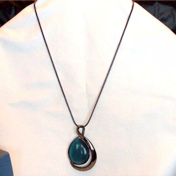 Lia Sophia Pendant Necklace, Cat's Eye,16-19", NWOT - Picture 7 of 11